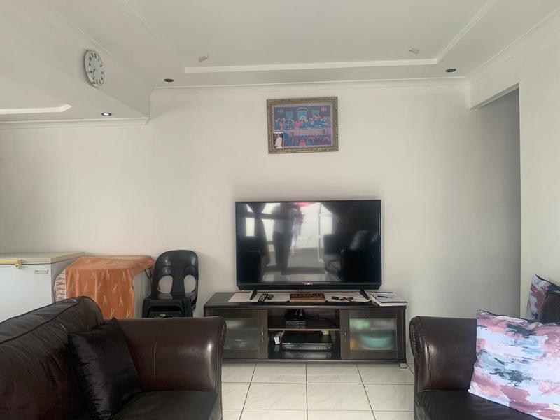 3 Bedroom Property for Sale in Lentegeur Western Cape